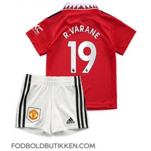 Manchester United Raphael Varane #19 Hjemmebanetrøje Børn 2022-23 Kortærmet (+ Korte bukser)